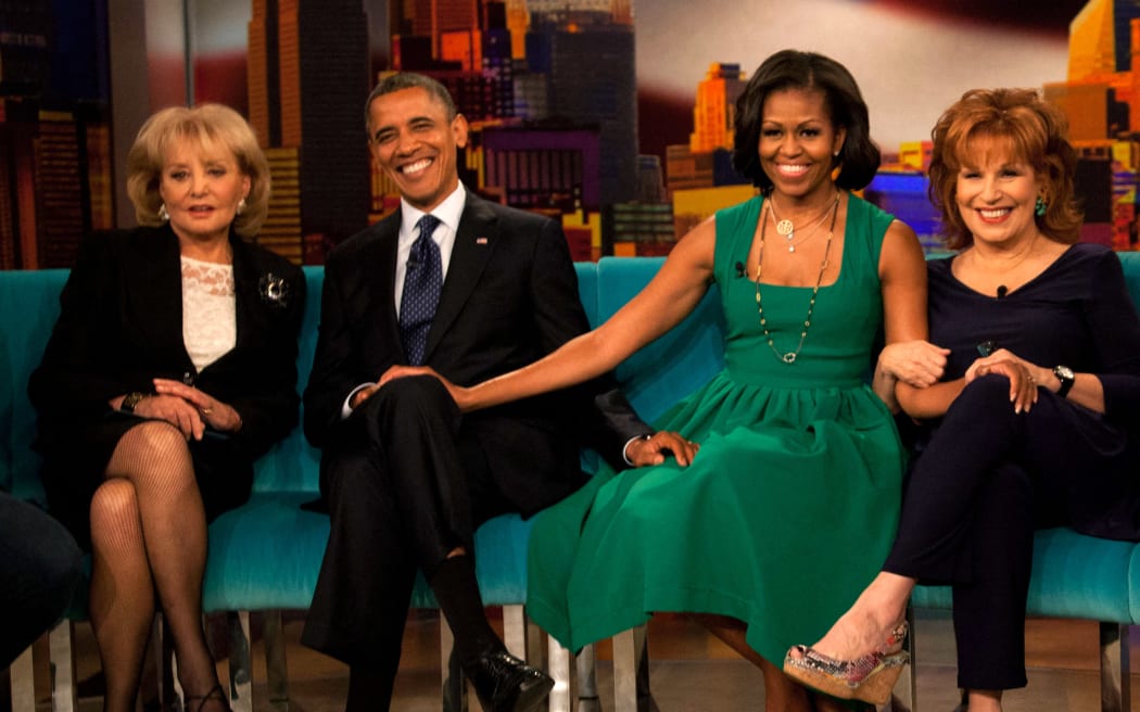 NEW YORK - SEPTEMBER 24: (AFP OUT) (L-R) Barbara Walters, U.S. President Barack Obama, first lady Michelle Obama and Joy Behar pose for a photo on the set of The View on ABC-TV September 24, 2012 in New York City. Obama is in New York to attend the United Nations General Assembly.   Allan Tannenbaum-Pool/Getty Images/AFP (Photo by POOL / GETTY IMAGES NORTH AMERICA / Getty Images via AFP)