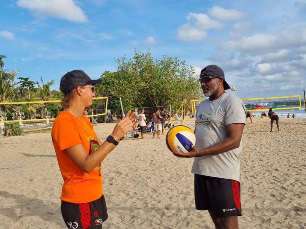 Coaches Federica Tonon and Steve Anderson talk tactics.