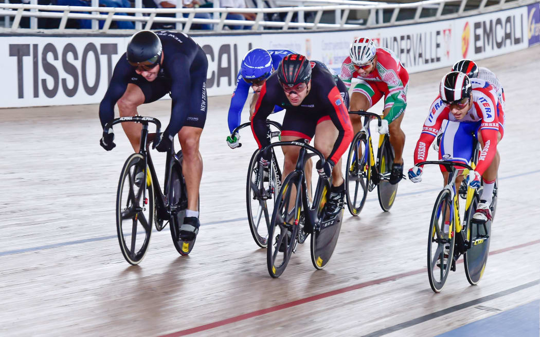Eddie Dawkins (L) in action in the men's keirin in Colombia