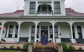 Richard and Vicki Rowe on the steps of Merchiston