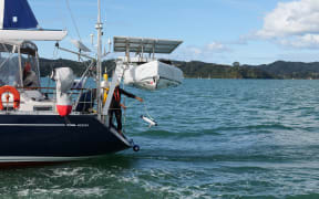 New Zealand Geographic and the Cawthron Institute have launched Citizens of the Sea, which aims to map the health and biodiversity of the Pacific at a larger scale than before. Deploying the TorpeDNA device to gather environmental data samples.