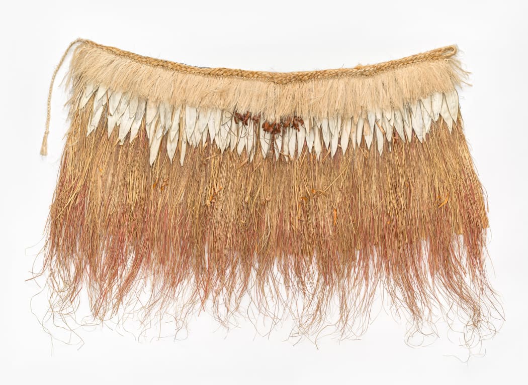 Ranui Ngarimu ONZM (Ngāi Tahu, Kāti Māmoe, Ngāti Mutunga) Kahu Poa 2003 Harakeke, pākihi, muka, emiemi, tikumu 
Collection of Ranui Ngarimu, Christchurch
