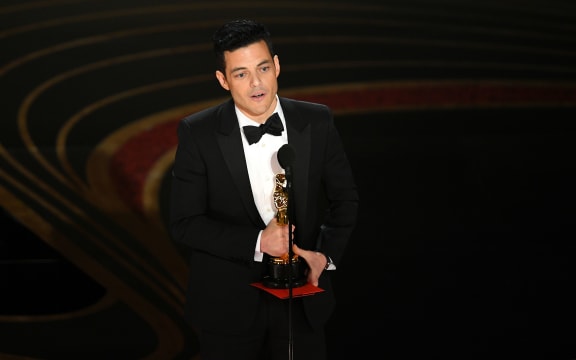 Rami Malek accepts the Actor in a Leading Role award for 'Bohemian Rhapsody'.