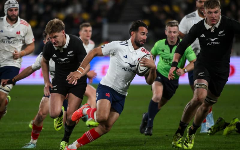 Antoine Hastoy of France makes a run against the All Blacks, 2025.