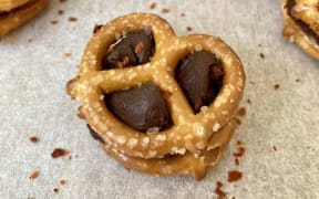 CHILLI CHOCOLATE PRETZEL SANDWICHES