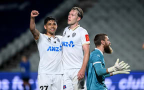 Logan Rogerson (L) and Sam Cosgrove.