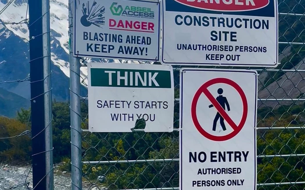 Signs warning walkers of construction on the Hooker Valley Track.