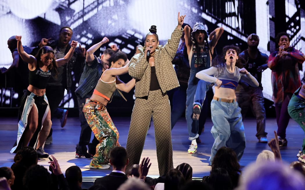 NEW YORK, NEW YORK - JUNE 16: Alicia Keys and the cast of "Hell's Kitchen" perform onstage during The 77th Annual Tony Awards at David H. Koch Theater at Lincoln Center on June 16, 2024 in New York City.   Theo Wargo/Getty Images for Tony Awards Productions/AFP (Photo by Theo Wargo / GETTY IMAGES NORTH AMERICA / Getty Images via AFP)
