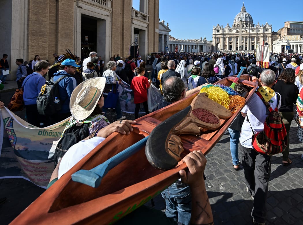 The Vatican criticized on October 21, 2019 the theft from a church and then the throwing in the river Tiber of indigenous statuettes representing a pregnant naked woman.