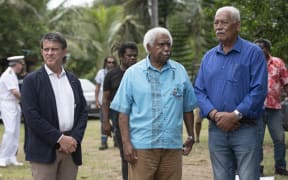 Customary welcome at the Gouaro tribe on the Deva estate in Bourail, where “conclave” discussions between French Overseas Minister Manuel Valls, independentists and non-independents on the institutional future of New Caledonia will take place over several days.
Pictured: Minister for Overseas France Manuel Valls, former congress president Roch Wamytan, RDO president and founder Aloisio Sako
New Caledonia, Bourail, May 5, 2025. Photography by Delphine Mayeur / Hans Lucas.
Coutumes d’accueil a la tribu de Gouaro sur le domaine de Deva a Bourail, ou vont se derouler durant plusieurs jours des discussions en “conclave“ entre le Ministre des Outre-mer Manuel Valls, les independantistes et les non independantistes, sur l’avenir institutionnel de la Nouvelle-Caledonie.
En photo : le Ministre des Outre-mer Manuel Valls, l’ancien president du congres Roch Wamytan, le president et fondateur du RDO Aloisio Sako
Nouvelle-Caledonie, Bourail, 5 mai 2025. Photographie par Delphine Mayeur / Hans Lucas. (Photo by Delphine...