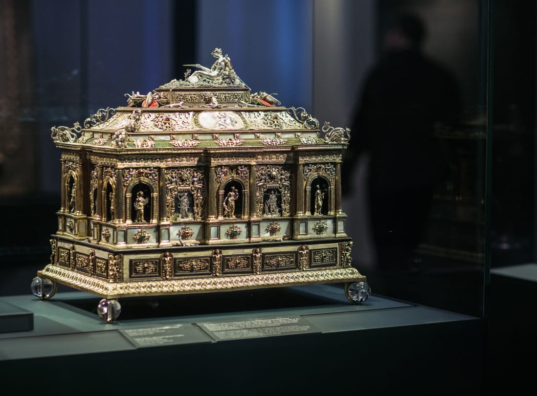 A richly-decorated sewing box from the 16th century, which served as a Christmas present at the time of the Electors of Saxony, stands in the Green Vault of the Dresden State Art Collections.