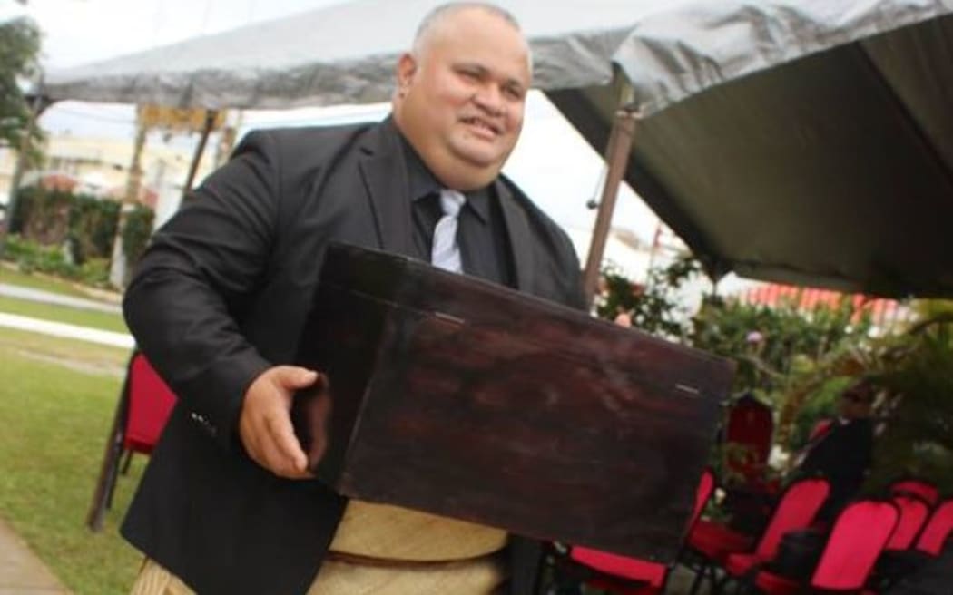 Deputy Clerk of Parliament, Dr.Sione Vikilani, with the ballot box after the vote for PM