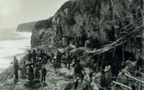 Landing place at Mutalau, photographed by Graham Balfour in 1890. Balfour may have been on board the Janet Nichol when it called at Niue while making a Pacific cruise. Balfour noted that it was ‘a very bad landing at foot of 200ft cliff’.