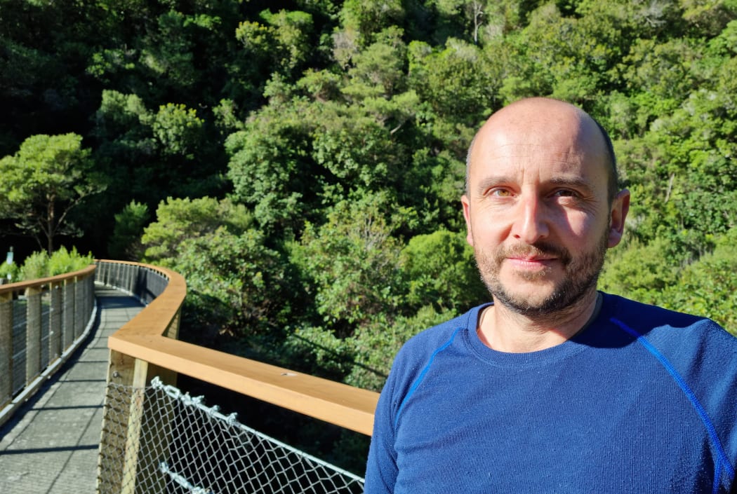 Sanctuary ecologist Robert Schadewinkel 

Brook Waimārama Sanctuary