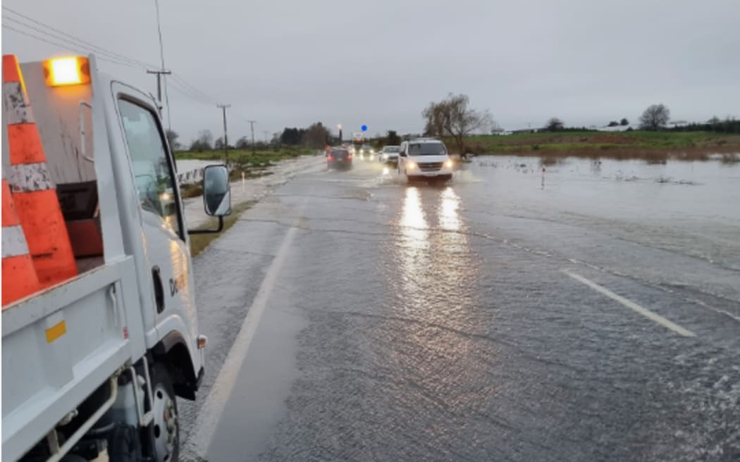 Surface flooding on SH2 at Pongakawa