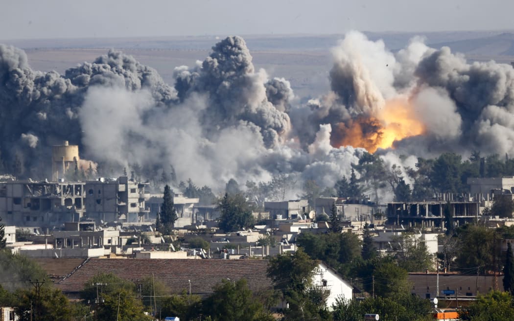 Islamic State positions in the Syrian town of Kobane attacked in a US-led airstrike.