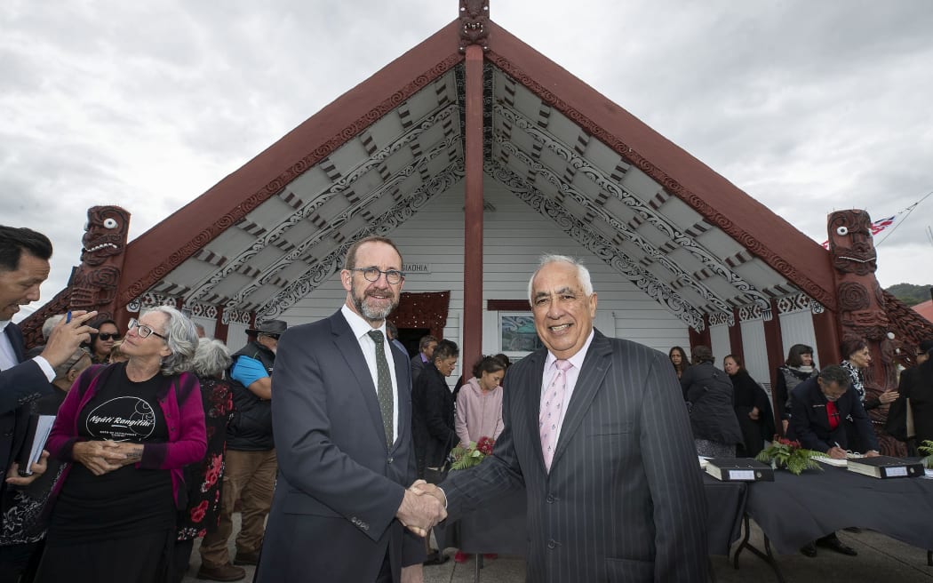 Minister for Treaty of Waitangi Negotiations Andrew Little and Te Mana o Ngāti Rangitihi Trust chair and lead negotiator Leith Comer at the signing of the Deed of Settlement.