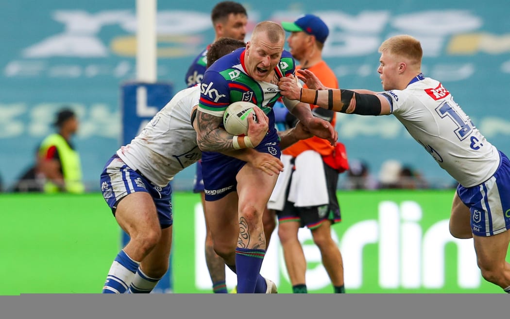 Mitchell Barnett of the Warriors in possession. Canterbury Bulldogs v One NZ Warriors. NRL Rugby League, Accor Stadium.
