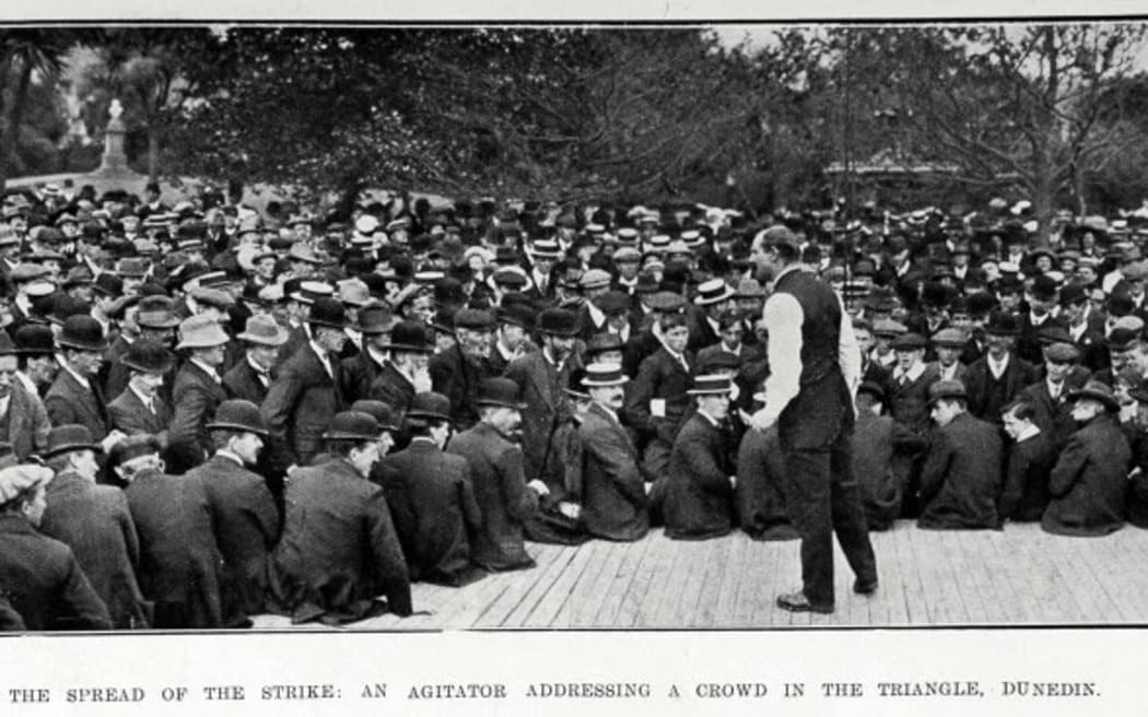 An ‘agitator’ addresses a crowd at the Triangle (Queen’s Gardens), Dunedin, during the 1913 strike. Initially only the watersiders and shipwrights in Dunedin and Port Chalmers went on strike. They were later joined, reluctantly, by the seamen. The police nevertheless decided to act against the strike organisers. On 29 November all six members of the Dunedin strike committee were arrested on charges of intimidation and bound over to keep the peace.
