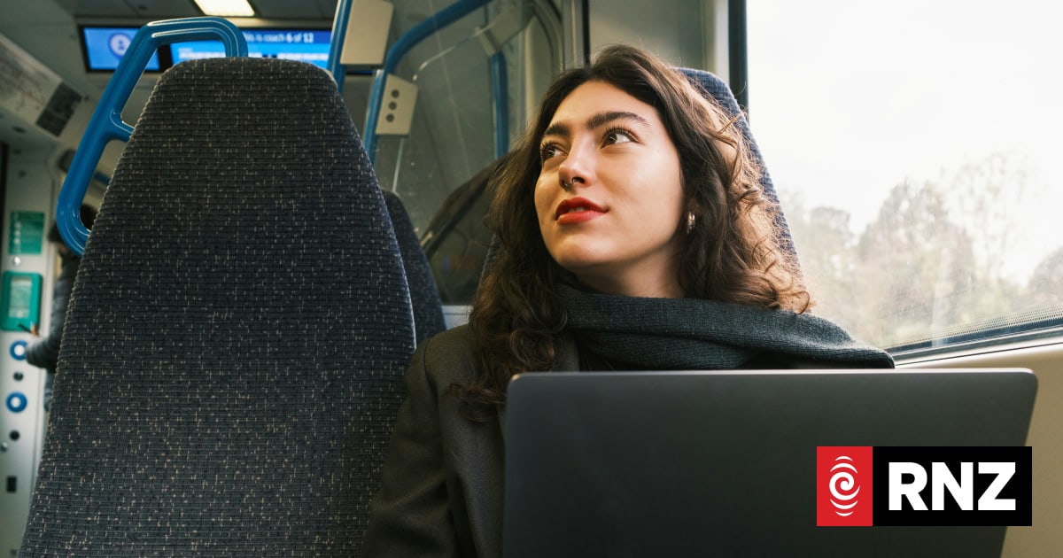 Should you turn off your laptop while commuting? | RNZ