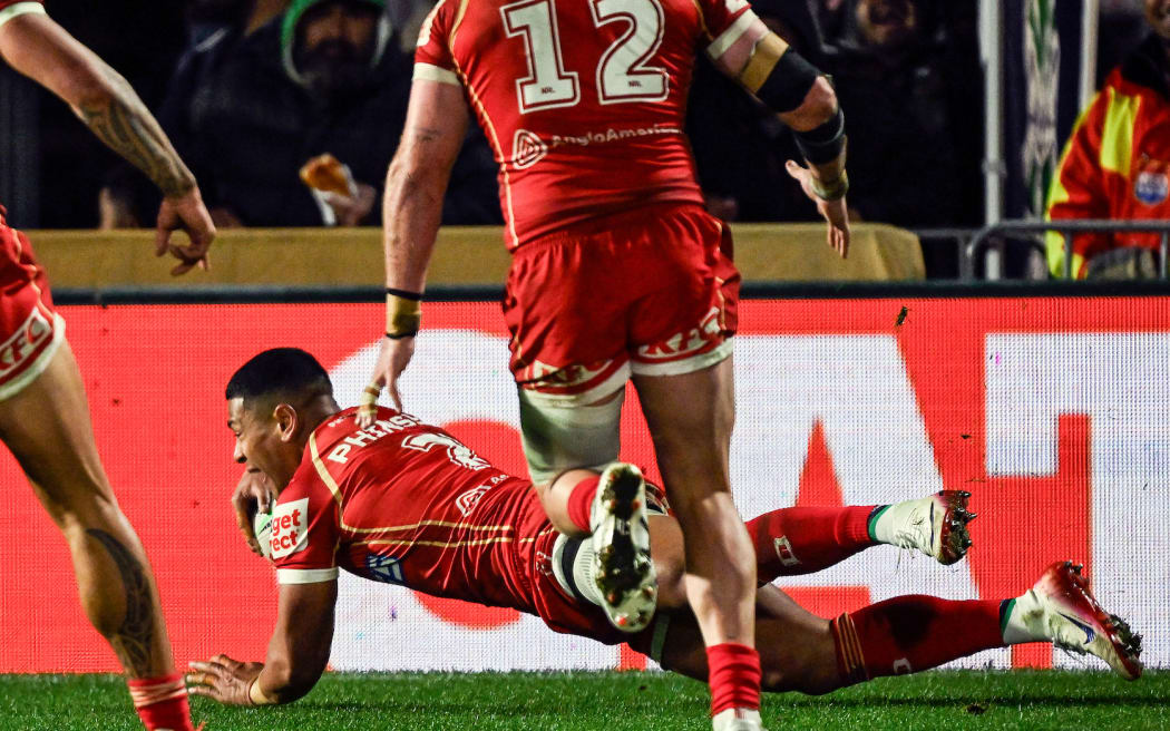 Jamayne Isaako of the Dolphins scores a try to win the game, NZ Warriors v Dolphins.