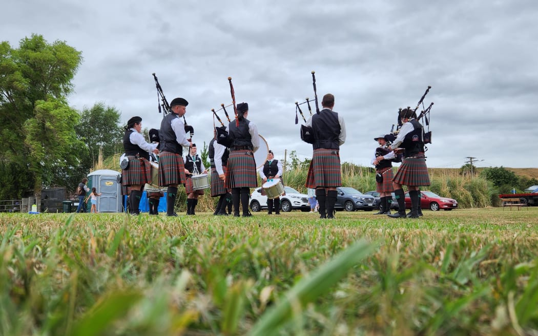 Sheafs, cabers and tartan on show at Turakina Highland Games | RNZ