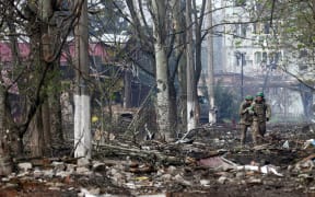 EDITORS NOTE: Graphic content / Ukrainian servicemen walk down a street in the frontline city of Bakhmut, Donetsk region on April 23, 2023, amid the Russian invasion of Ukraine. (Photo by Anatolii Stepanov / AFP)