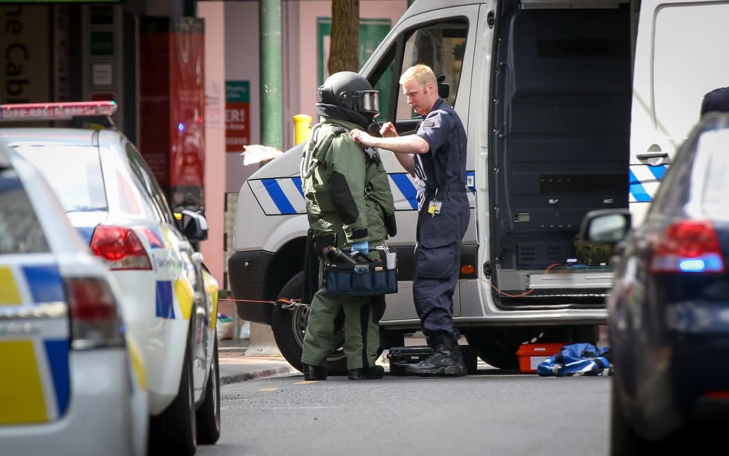 Police bomb squad attends to suspicious package on Wellington's Lambton Quay.