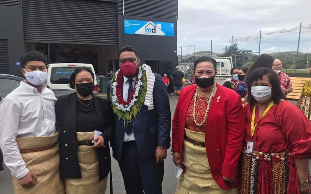 Lord Fakafanua with members of the Wellington Tongan Leaders Council