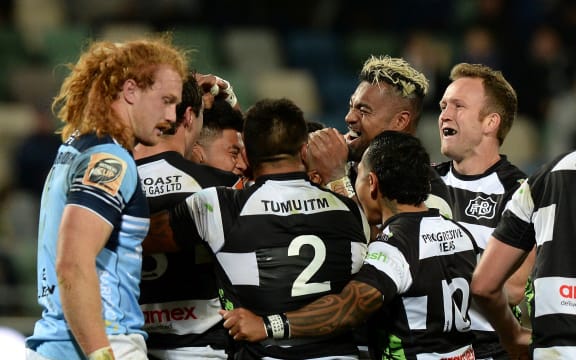 Hawkes Bays celebrate in Round 6 Mitre 10 Cup and Ranfurly Shield match, Hawkes Bay vs Northland, McLean Park, Napier, Saturday, October 16, 2020.