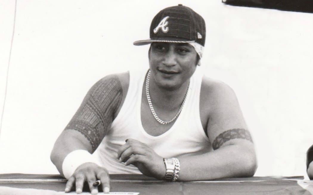 Scribe signing autographs in 2005.
