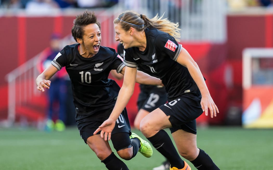 Sarah Gregorius, left, and teammate Rebekah Stott at the 2015 World Cup.