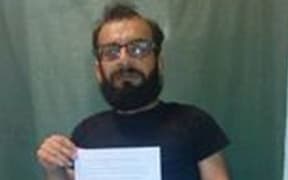 Mehdi Savari holding a letter from detainees to the Australian Human Rights Commissioner.
