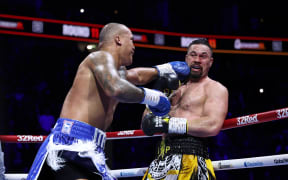 Joseph Parker (R) during his fight against Fabio Wardley.