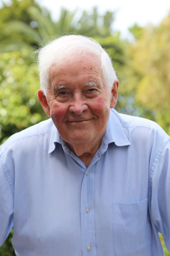 Dr Tony Hanne