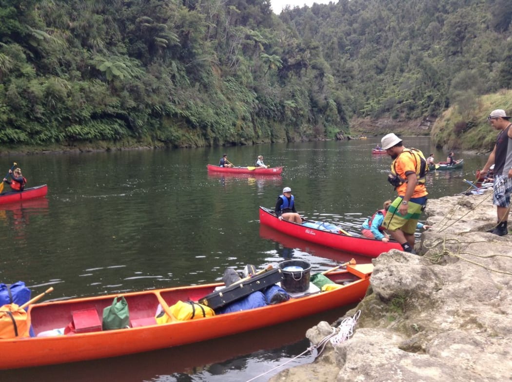 Paddlers on Whanganui River.