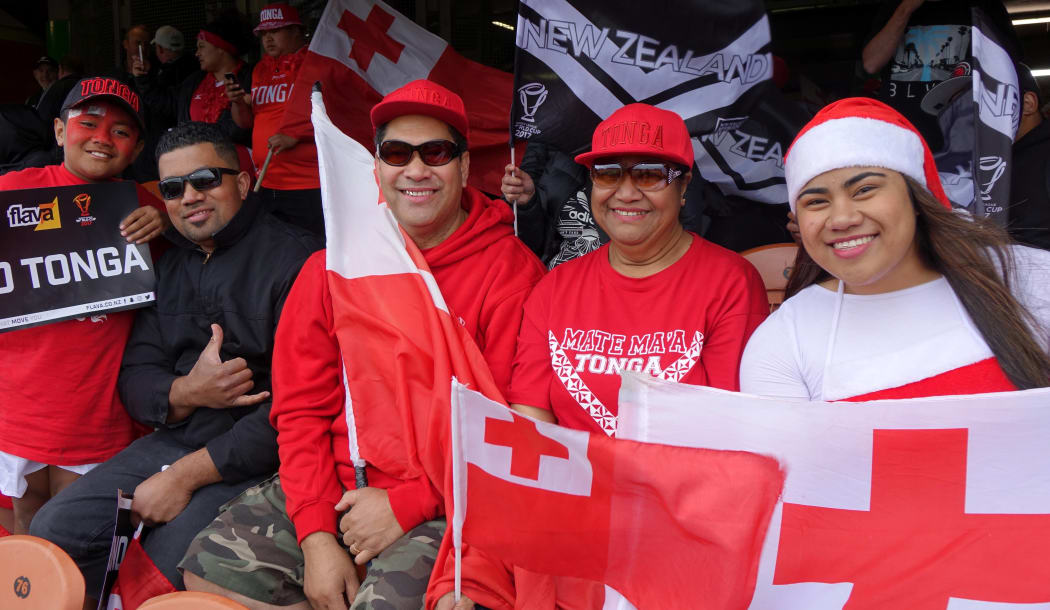 Tongan fan Eleanor Lolo (right).