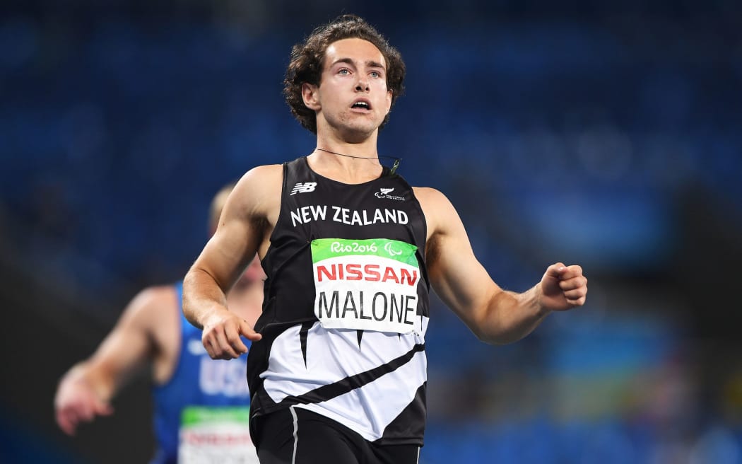 Liam Malone wins gold in the 200m T44 at the 2016 Paralympic Games.