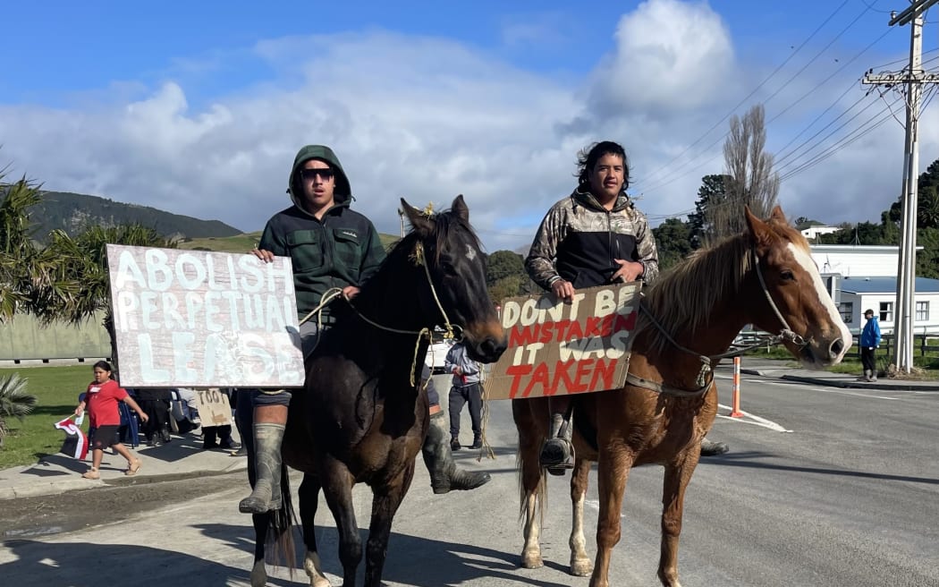 Jalah Chambers and Terau Williams-Kururangi turned up to the hīkoi on horseback.