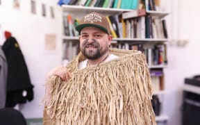 Hamuera Manihera in tīkumu cloak at Kew.