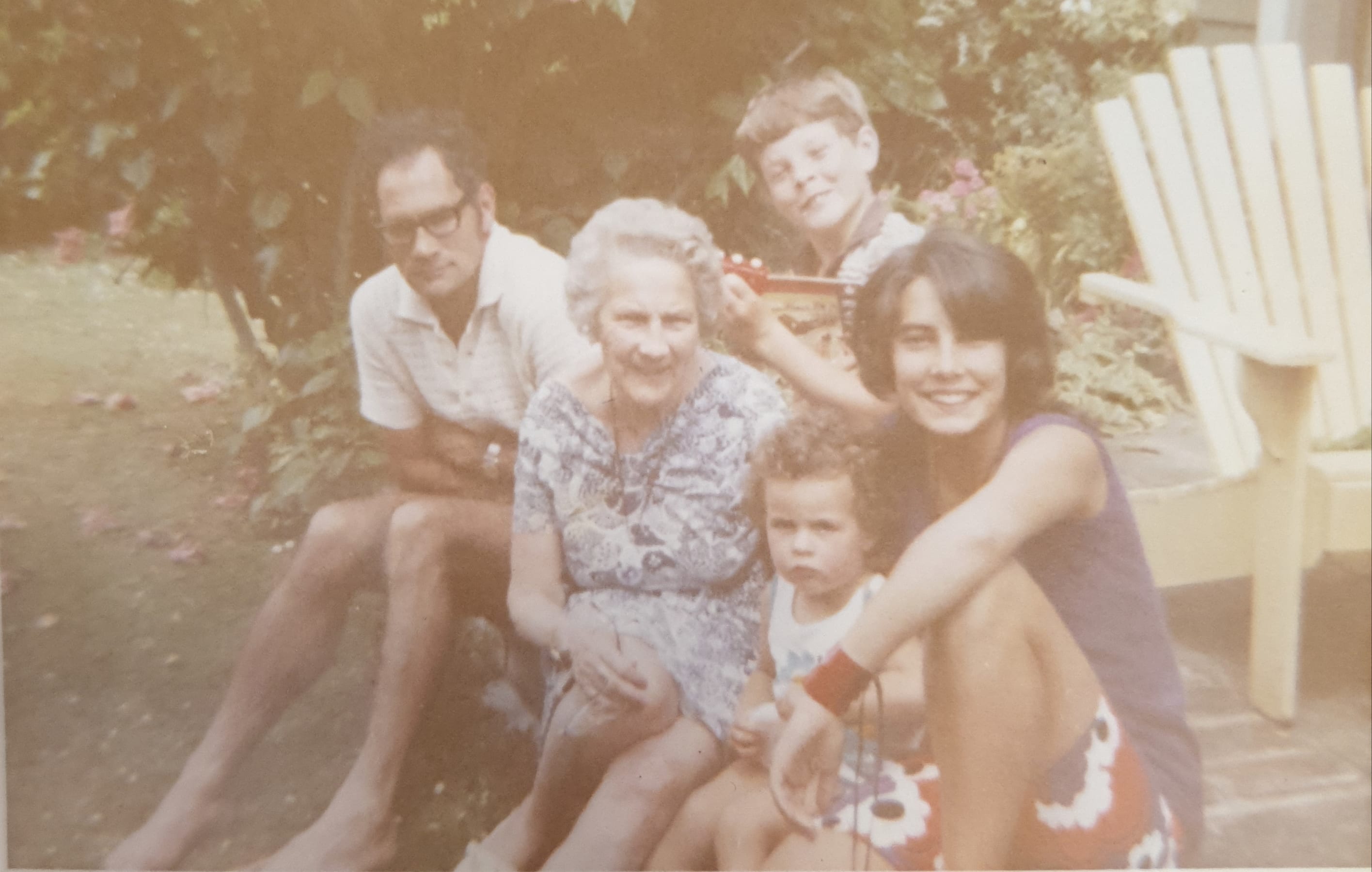 Lizzie Oakes with her family and her Nan Muriel Harrison