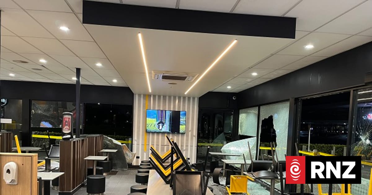 Seven teens arrested after robbery at Auckland McDonald's | RNZ
