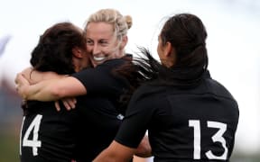 Black Ferns celebrate a try 2017.