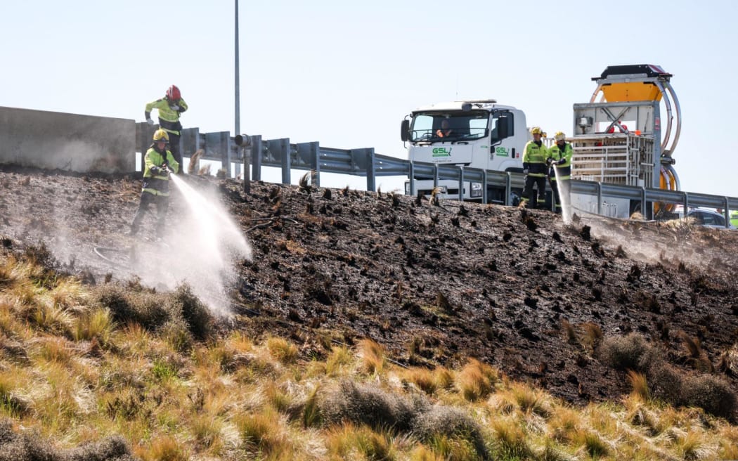 Part of State Highway 1 near Christchurch Airport is closed because of a fire.