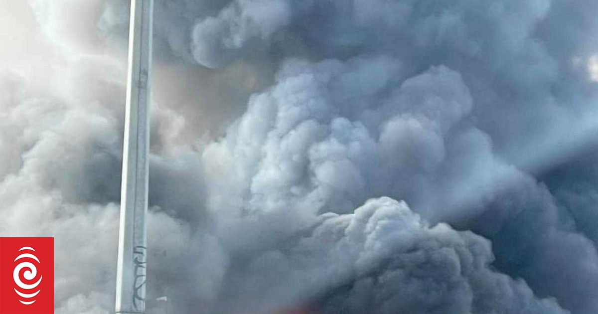 Fire breaks out at industrial building in South Auckland - Vimarsana News