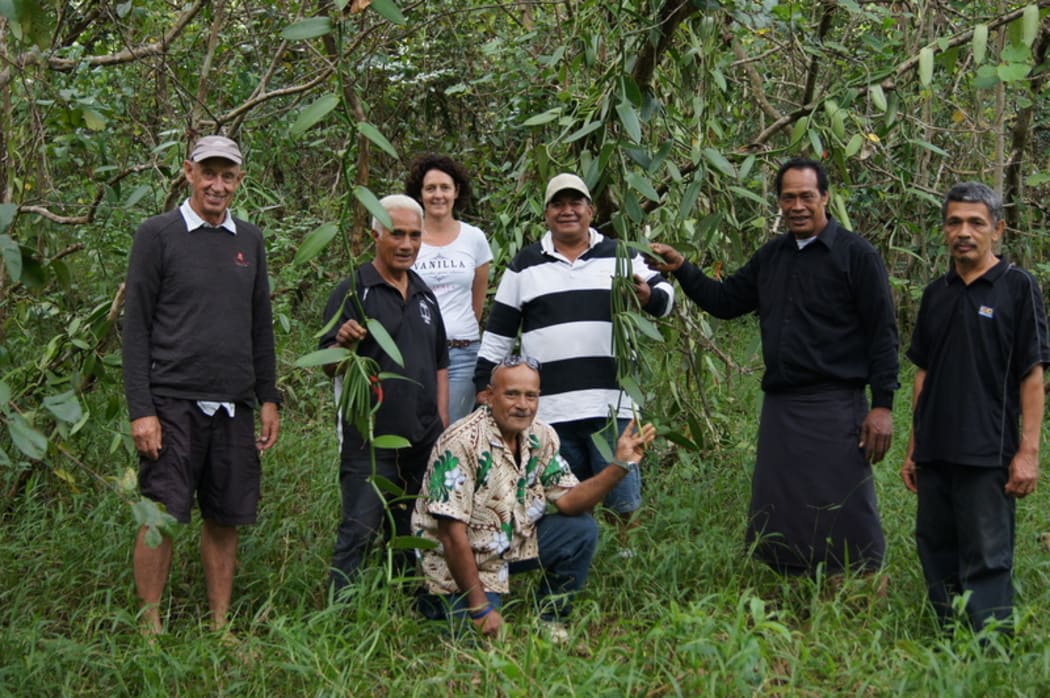 Jennifer and John of Heilala Vanilla with their team at their plantation in Tonga.