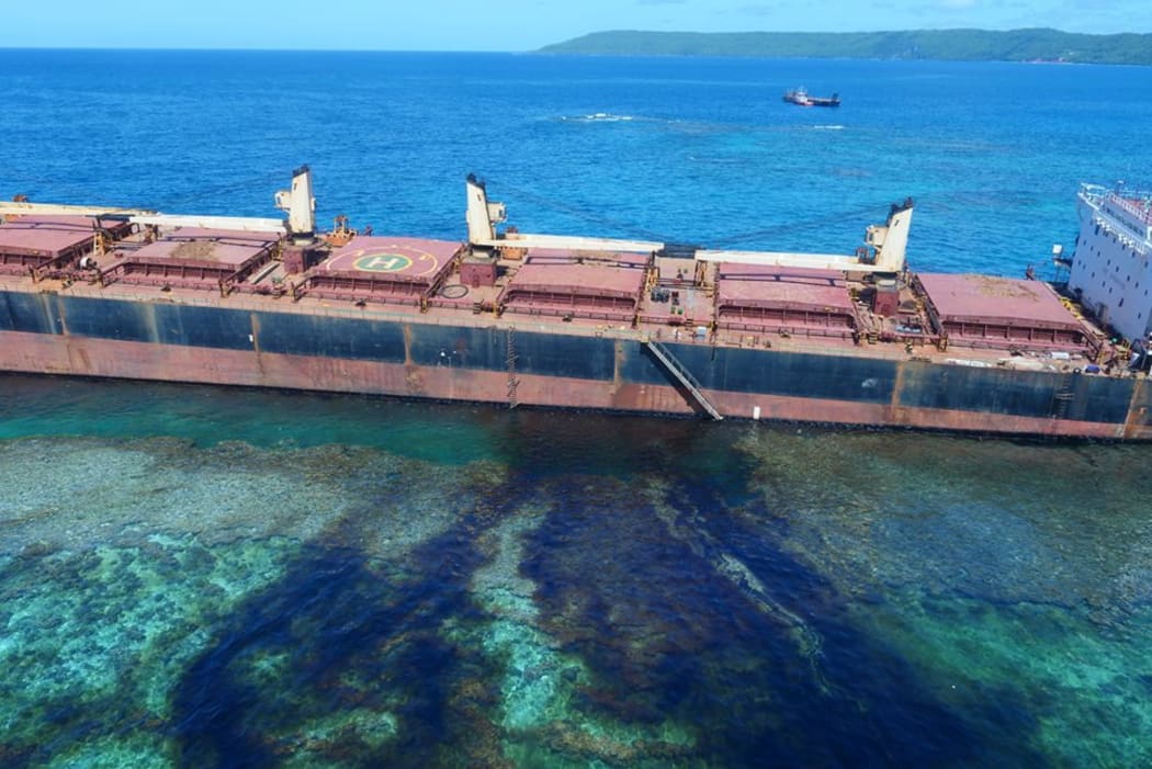 Oil leaking from the bulk carrier MV Solomon Trader that ran aground on Rennell Island in the Solomons.