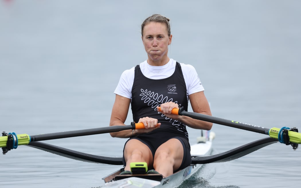 PARIS, FRANCE - JULY 27: Emma Twigg of Team New Zealand competes in the Women's Single Scull heat during day one of the Olympic Games Paris 2024 at Vaires-Sur-Marne Nautical Stadium on July 27, 2024 in Paris, France. (Photo by Justin Setterfield/Getty Images)