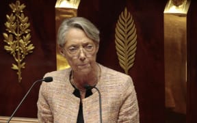 French Prime Minister Elisabeth Borne speaks during a debate on a vote of no confidence ("motion de censure") from French far-right party Rassemblement National (RN) and French leftist party La France Insoumise (LFI) MPs at The National Assembly in Paris on October 31, 2022. - The French National Assembly has a number of burning issues on October 31, 2022, with the agitated examination of the "ecology" credits in a State budget already promised to a 49.3, and in the afternoon two motions of censure against the passage without a vote of the budget of the Social Security. (Photo by Geoffroy VAN DER HASSELT / AFP)