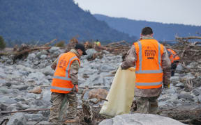 Corporal Leeann Leadbetter and Lance Corporal Kevin Conway help pick up rubbish at Fox River.